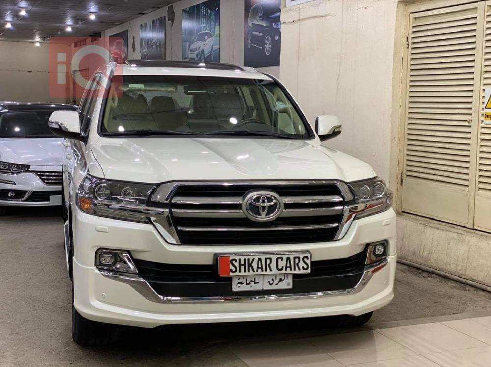 تۆیۆتا لاند کروزەر